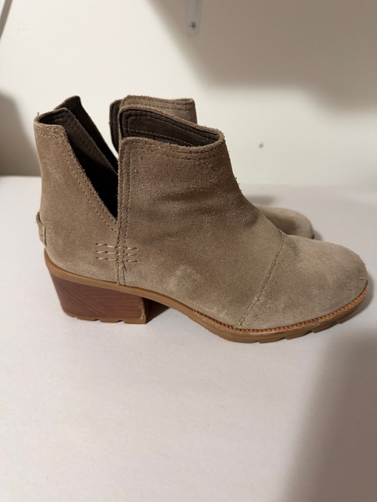Sorel Shoes - Sorel Taupe Suede‎ Ankle Booties size 6